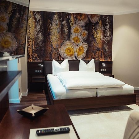 Hotel - Pension & Gaststaette "Alter Koenig" Hettstedt Екстериор снимка