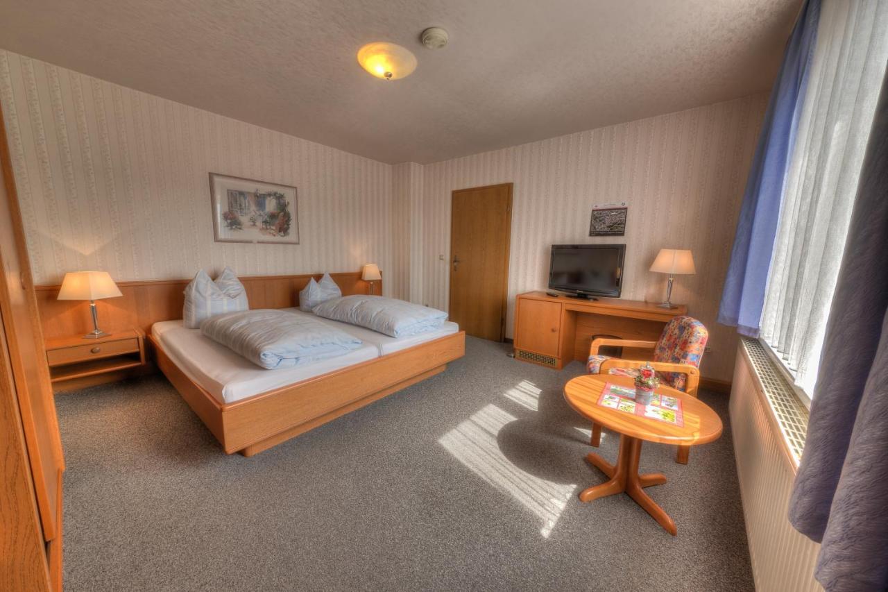 Hotel - Pension & Gaststaette "Alter Koenig" Hettstedt Екстериор снимка