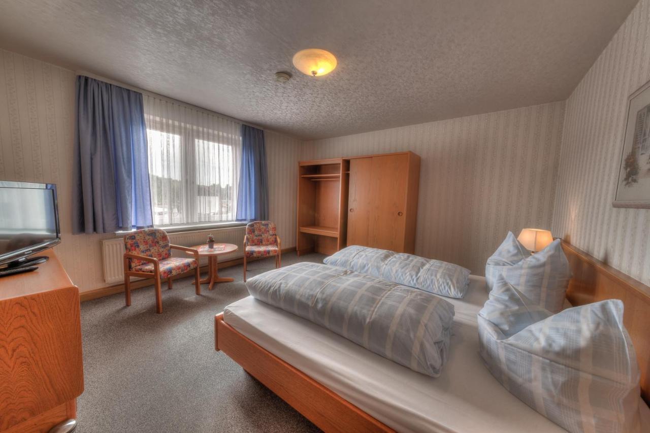 Hotel - Pension & Gaststaette "Alter Koenig" Hettstedt Екстериор снимка